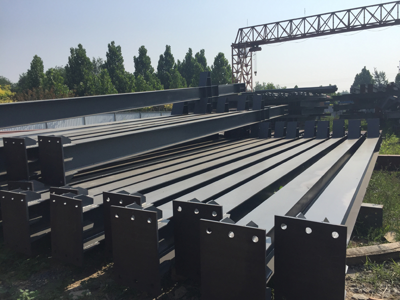 帶牛腿鋼柱 鋼構件